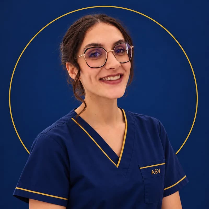 Justine, assistante vétérinaire de la clinique PhoenixVet